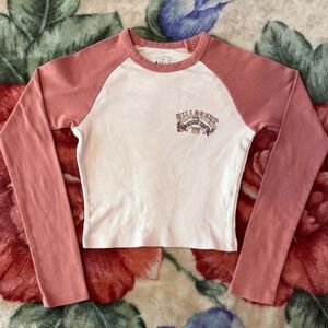 billabong long sleeve raglan crop top.